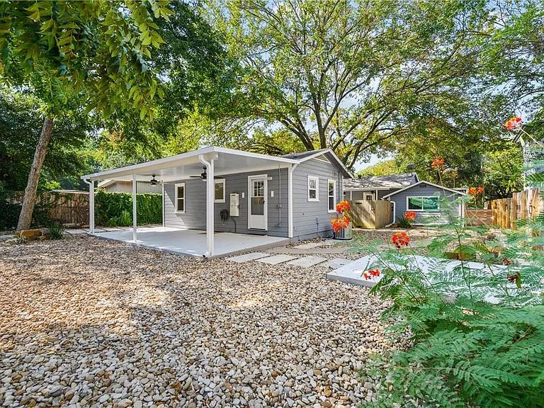 1700 Cullen Ave #B — Photo 1