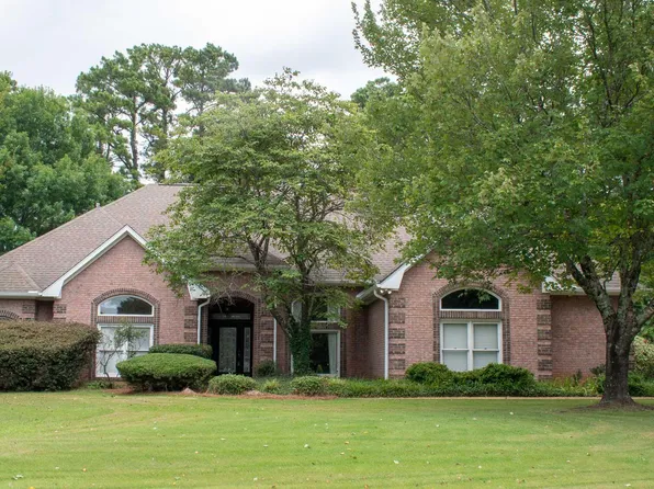 2586 Primrose Ln, Tupelo, MS 38801