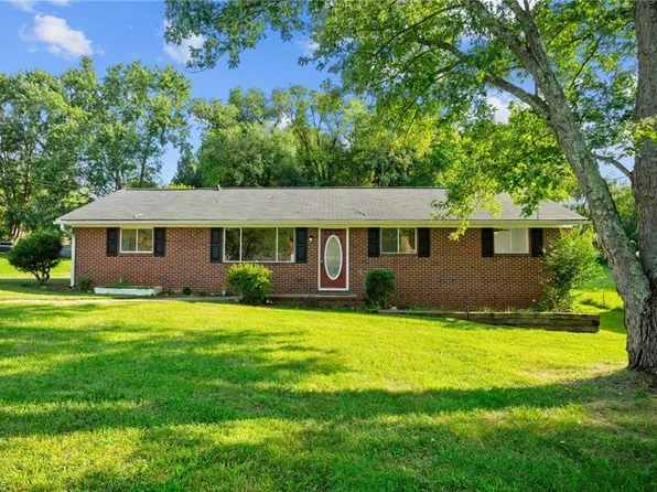 4728 Eastwin Dr, Winston Salem, NC 27104