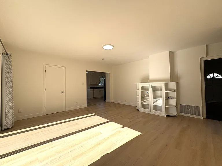 Charming 2 Bedroom, 2 Bathroom Home in Redwood City — Photo 22