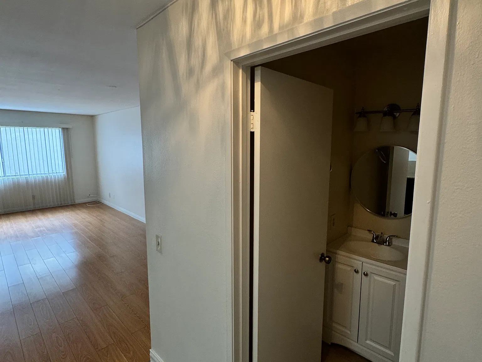 1 bed, 1.5 bath, 850 sqft, $1,995 — Photo 4