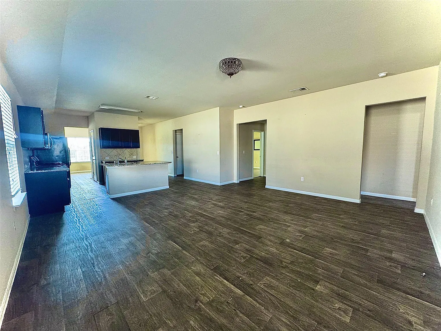 3 bed, 2.0 bath, 1654 sqft, $1,975 — Photo 4