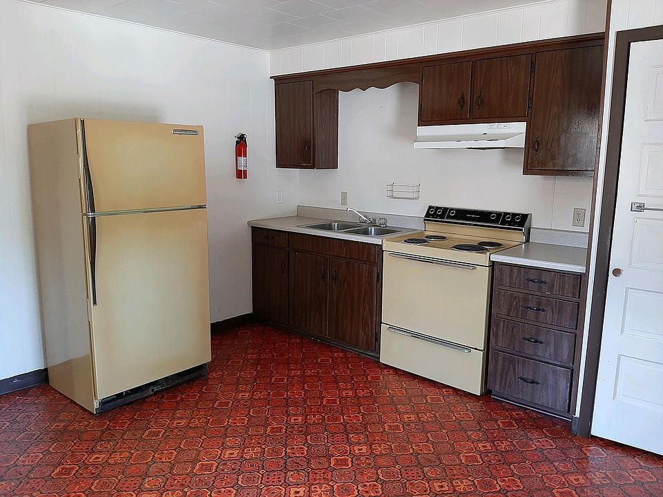 Kitchen appliances and pantry