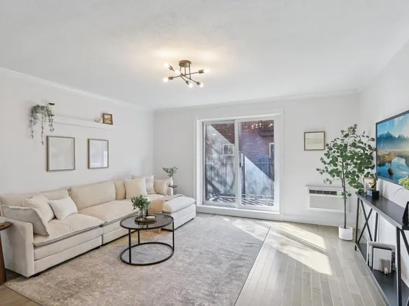 34 Westgate Rd #3, Chestnut Hill, MA 02467