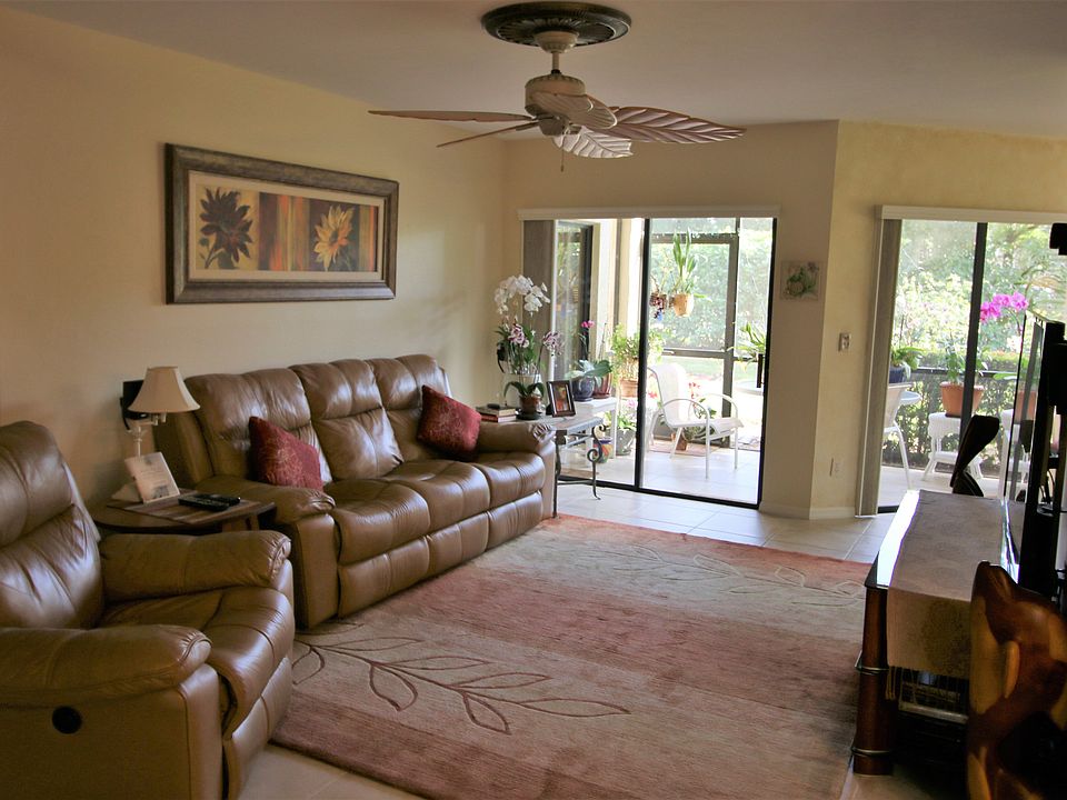 2nd image of 110 Bennington Dr APT 4-6