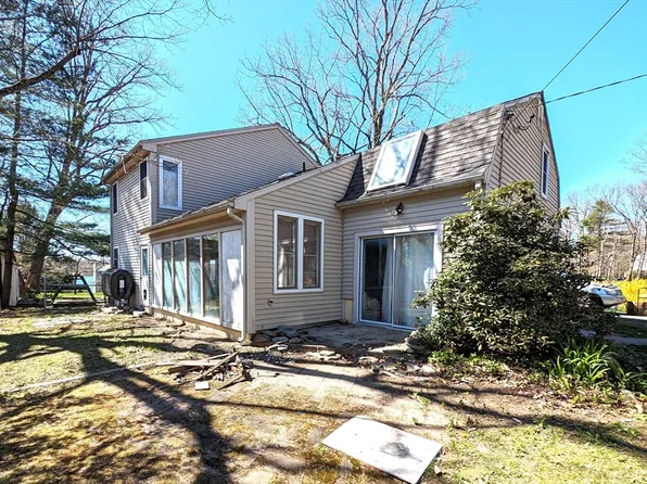 329 White Pond Rd, Lancaster, MA 01523