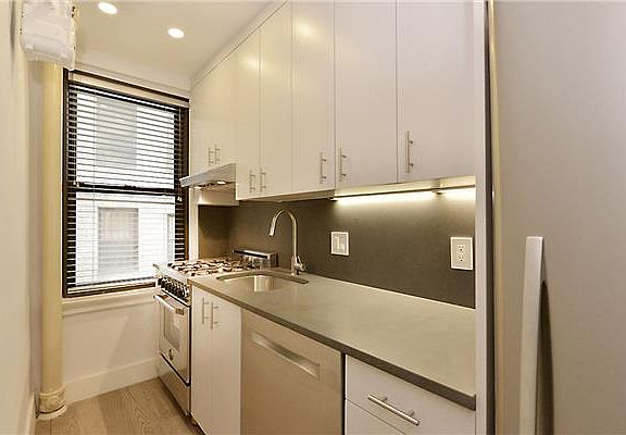 4th image of 210 E 73rd St #1H