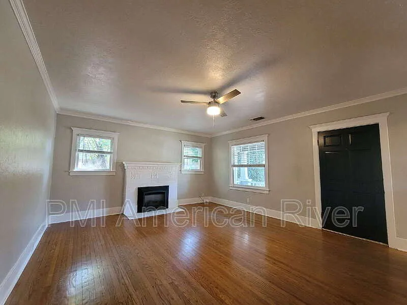2 bed, 1.0 bath, 904 sqft, $2,650 — Photo 3