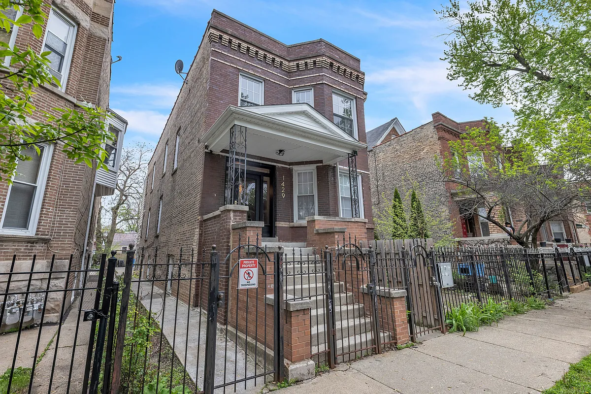 Front Exterior - 1429 N Avers Ave #G