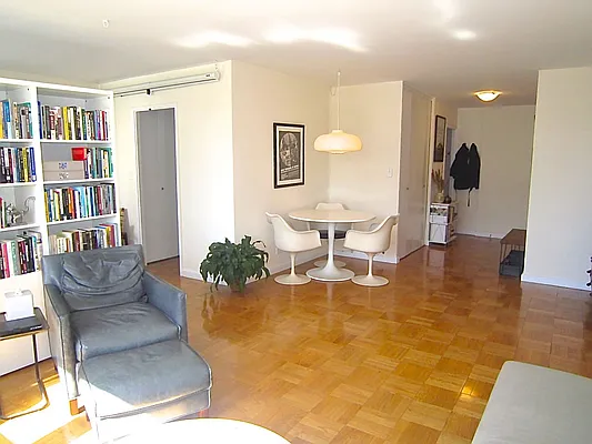 Rented by City Connections Realty | media 8