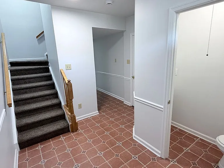 68 Alexis Dr — Photo 8
