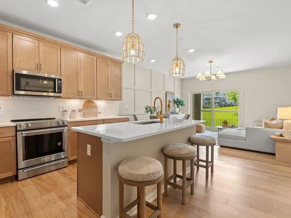 300 Martins Landing Way #102, North Reading, MA 01864