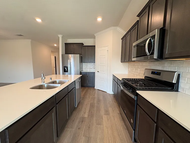 610 Union Dr — Photo 10