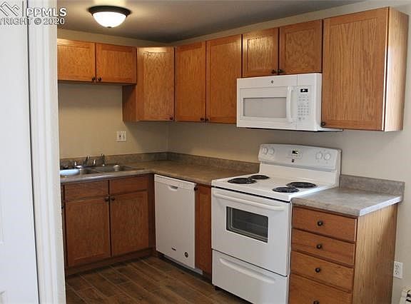 New stove, microwave and ultra quiet dishwasher!