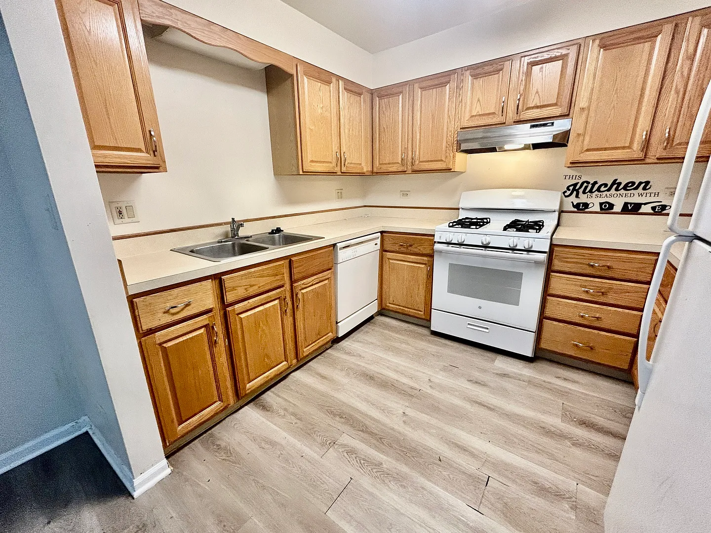 2 bed, 1.5 bath, 980 sqft, $1,900 — Photo 3