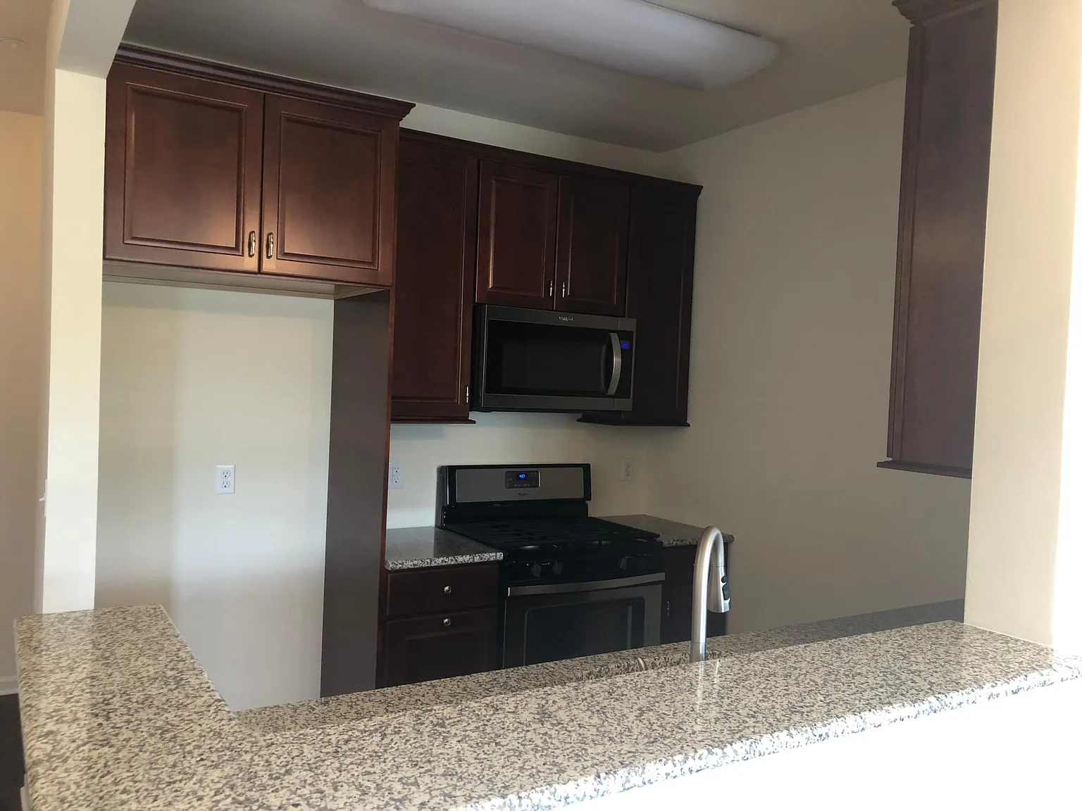 811 Strassle Way — Photo 4