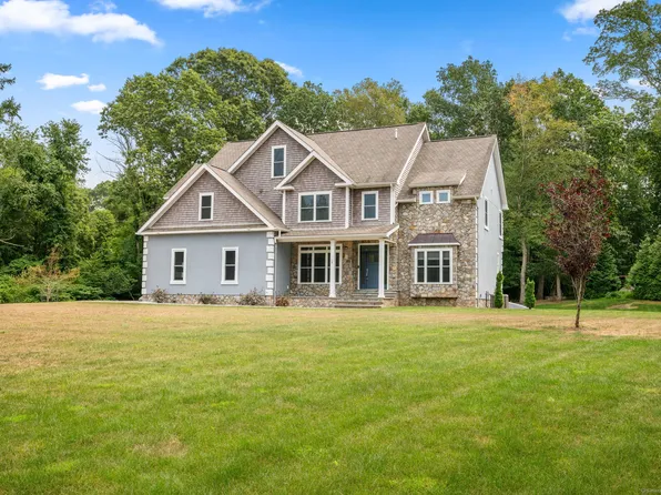 16 Susan Terrace, Waterford, CT 06385