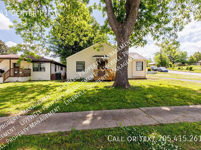 741 Center Pl SW — Photo 17
