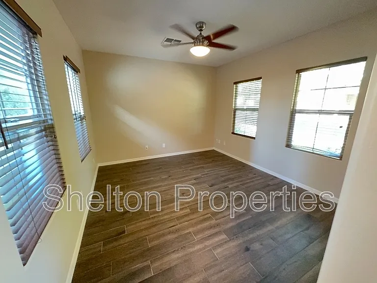 20877 W Court St — Photo 10