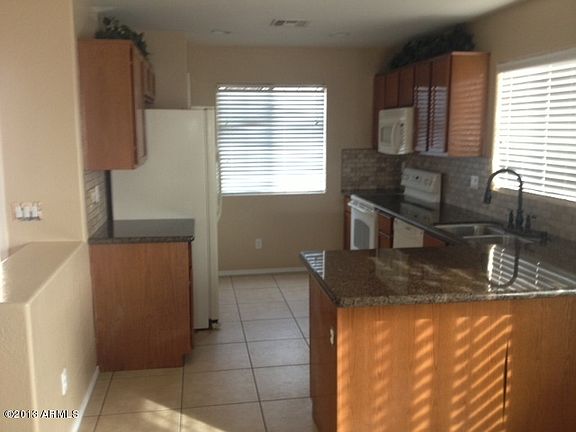 4th image of 10039 W Preston Ln