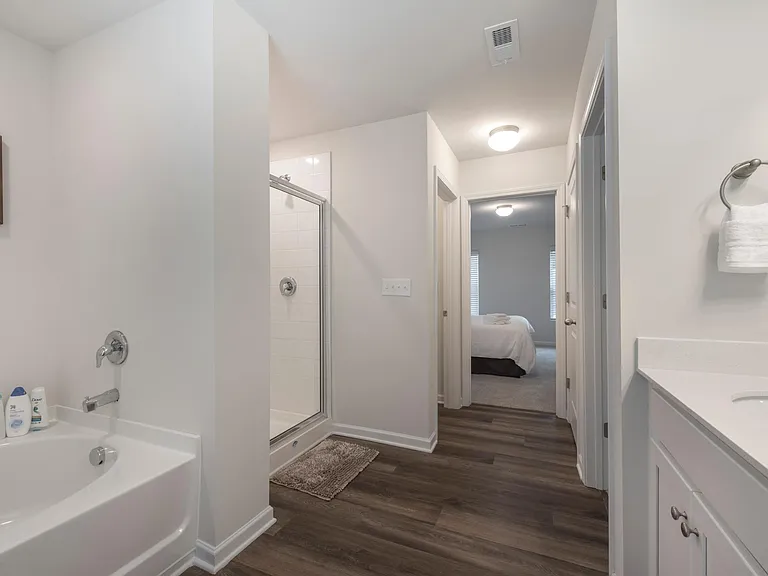 1140 Eastway Dr — Photo 18