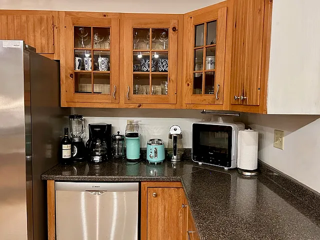 19 Union Ct — Photo 3
