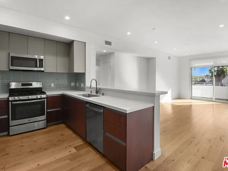 938 S Orange Grove Ave #302 — Photo 4