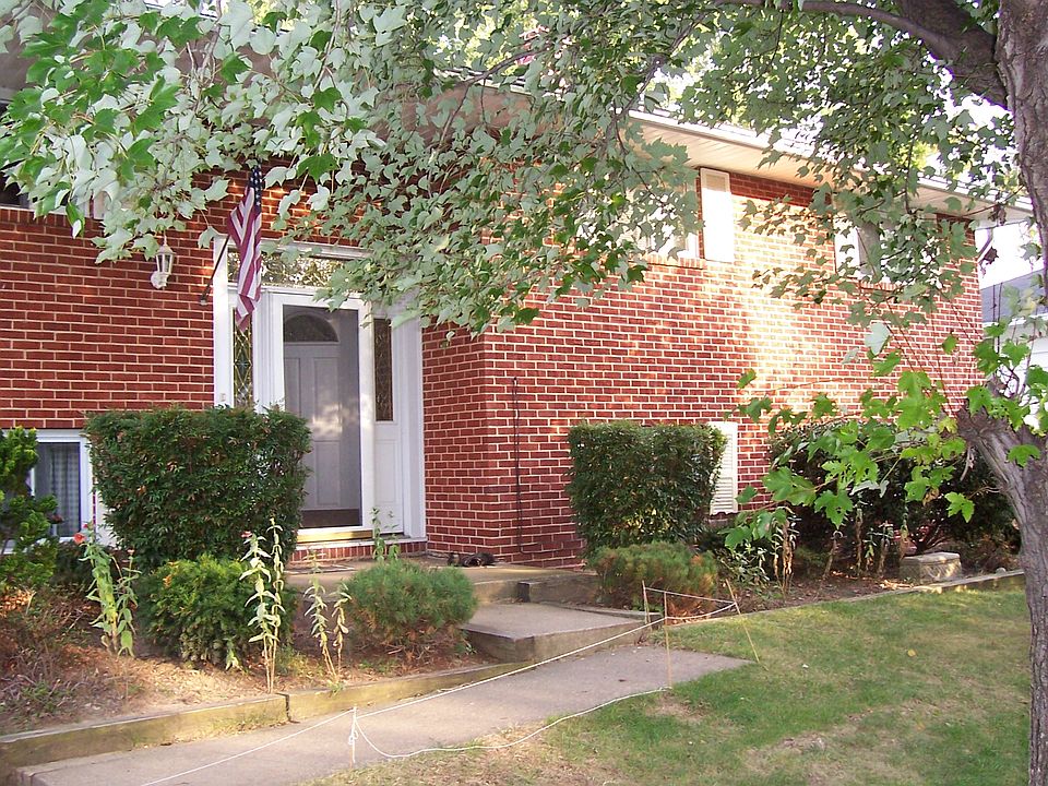 1st image of 244 Mackintosh Dr