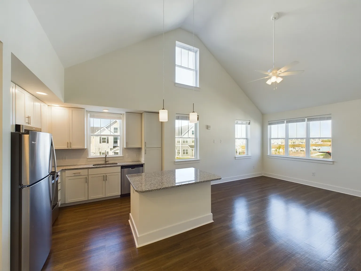 1 bed, 902 sqft, $2,019 — Photo 2