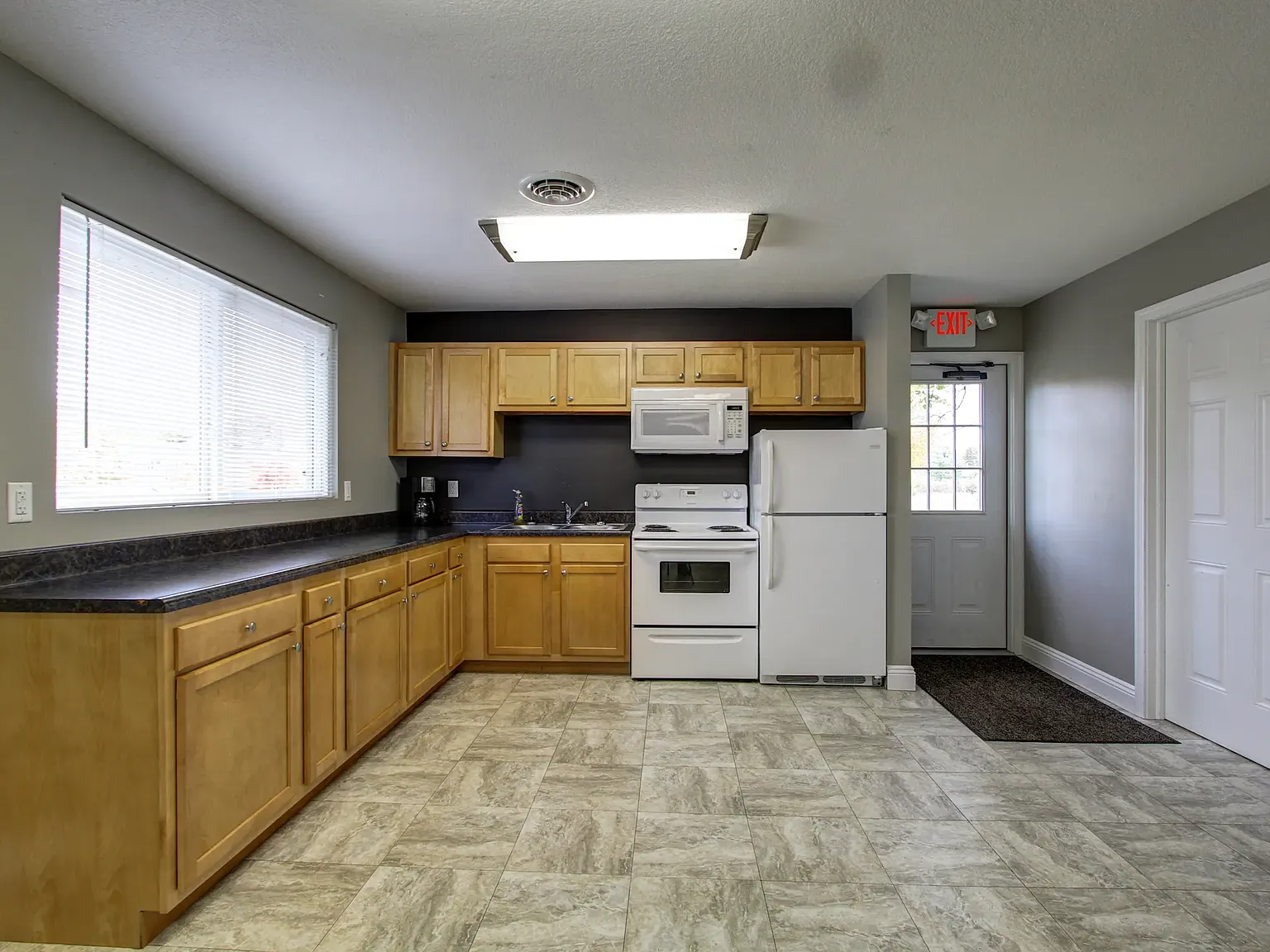 Boulevard Club Apartments — Photo 2