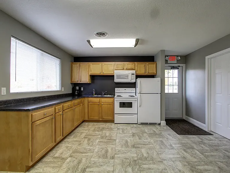 Boulevard Club Apartments — Photo 3