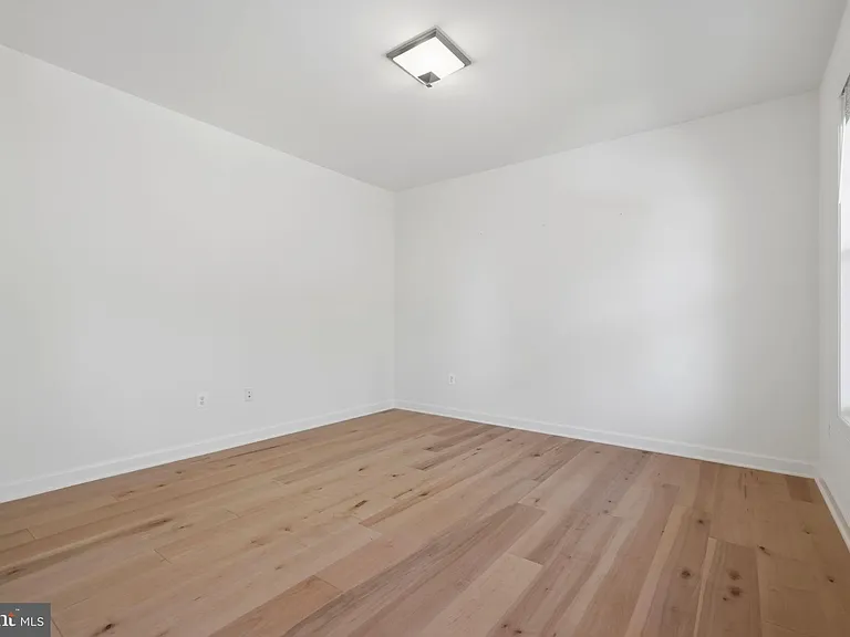 301 Kingdom Dr — Photo 31
