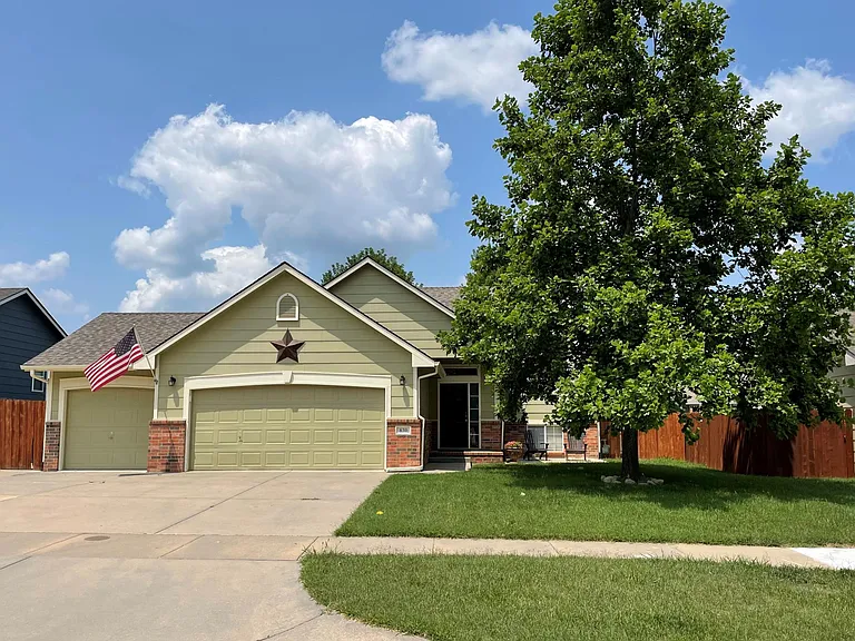 830 S Sunset Cir — Photo 1