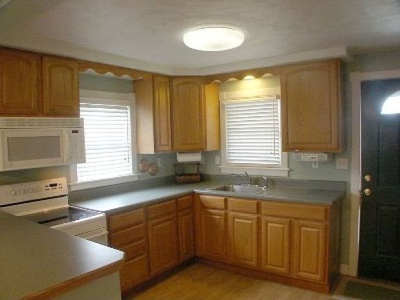 5th image of 2026 Highland Ave