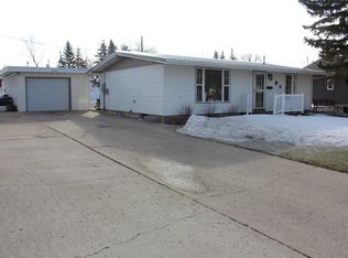 11 18th St SW, Minot, ND 58701