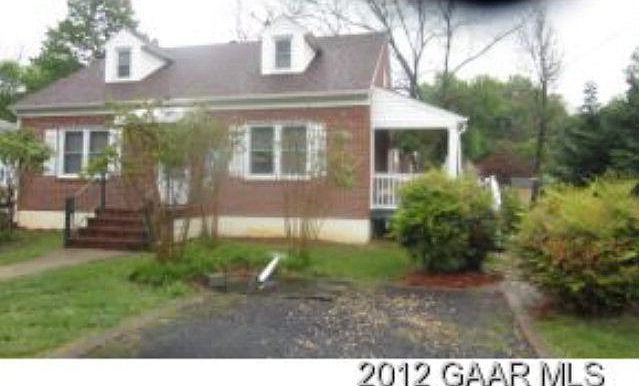 2nd image of 418 Parkwood Ln
