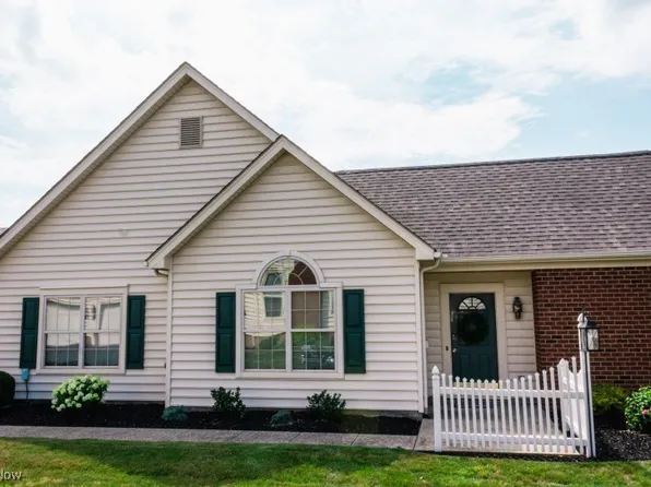 204 Village Ct, Columbiana, OH 44408