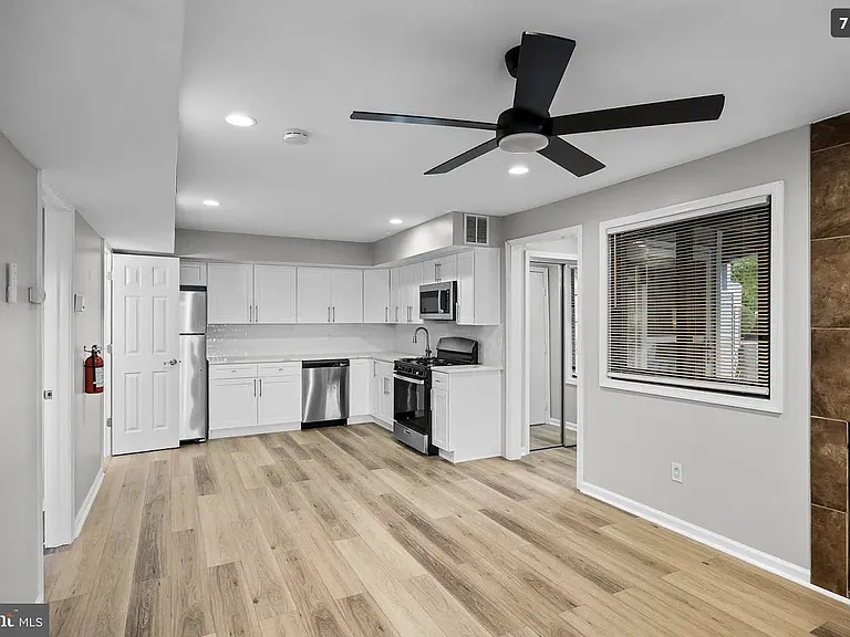 407 Shelby Ct — Photo 9