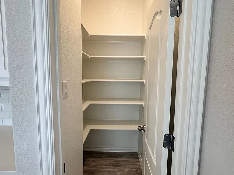 447 Prairie View Dr — Photo 8