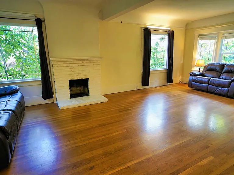 2836 Derby St — Photo 12