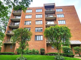 1389 Perry St APT 402, Des Plaines, IL