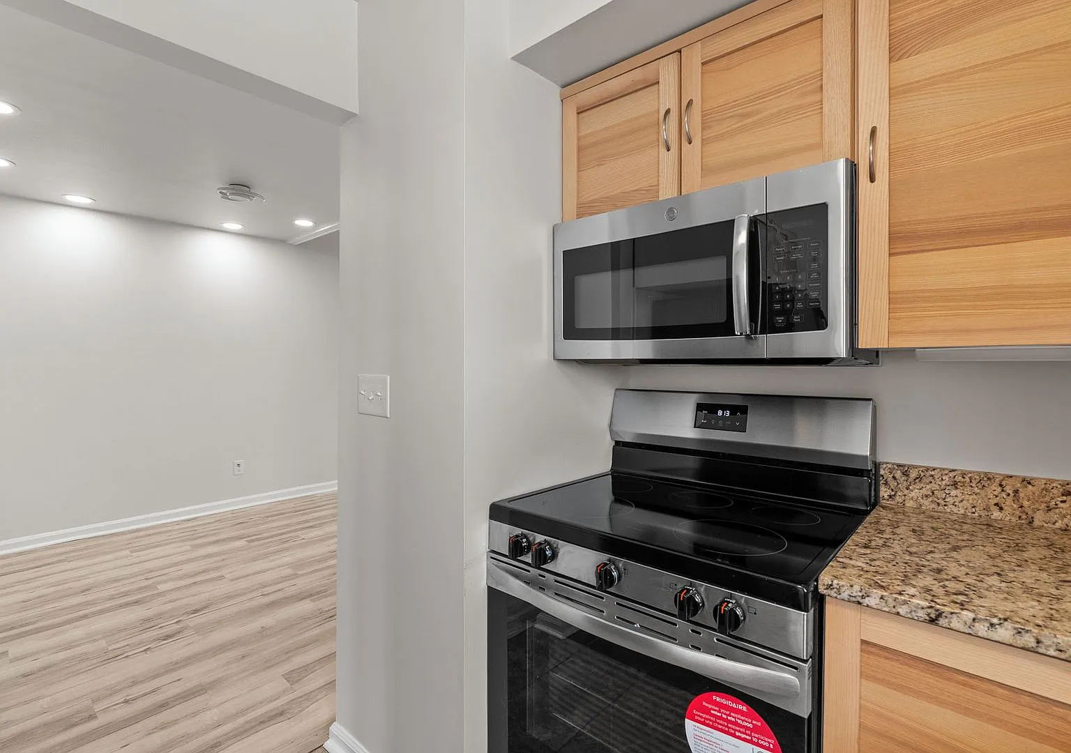 Beachfront 2BR/2BA Condo with Water Views in Norfolk Water Included — Photo 4