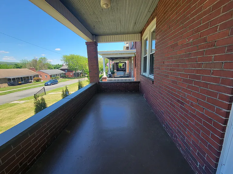 632 Hill Top Dr — Photo 2