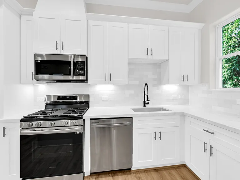 715 Service St #B — Photo 13