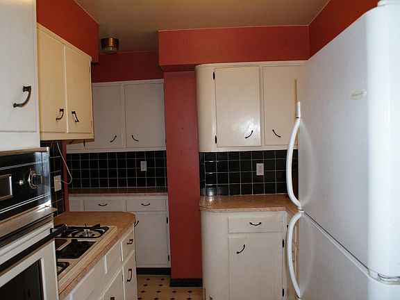 4th image of 1415 Azalea Dr