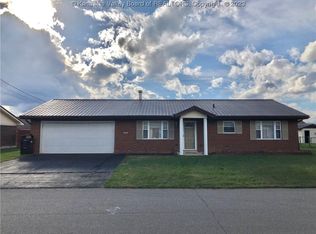 205 Woodland Frst, Winfield, WV 25213