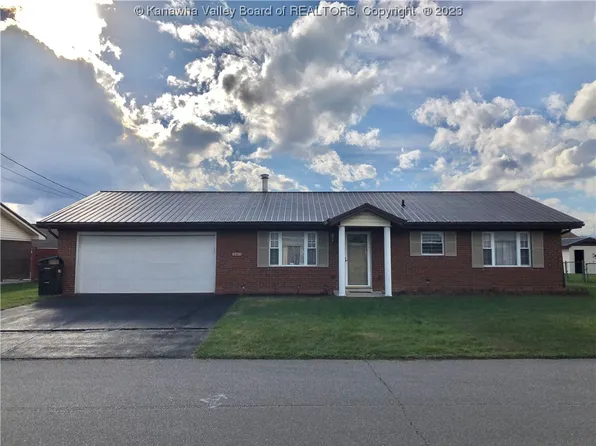 205 Woodland Frst, Winfield, WV 25213
