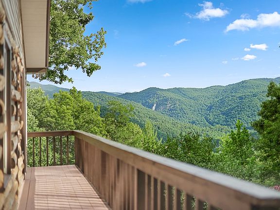 3rd image of 614 Waterfall Dr