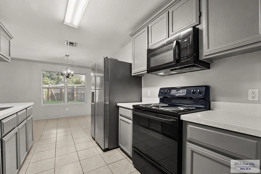 3 bed, 2.0 bath, 1457 sqft, $1,800 — Photo 4