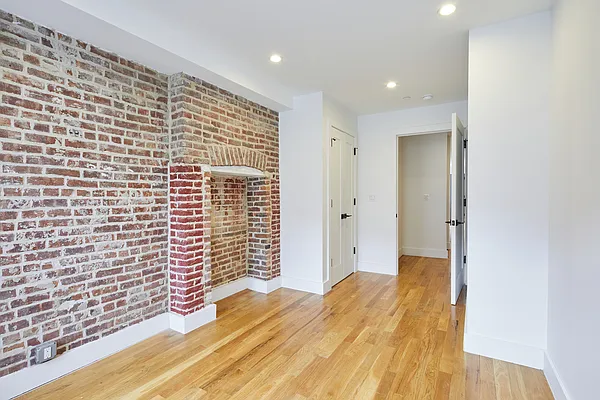 Rented by Venn NY Inc | media 14